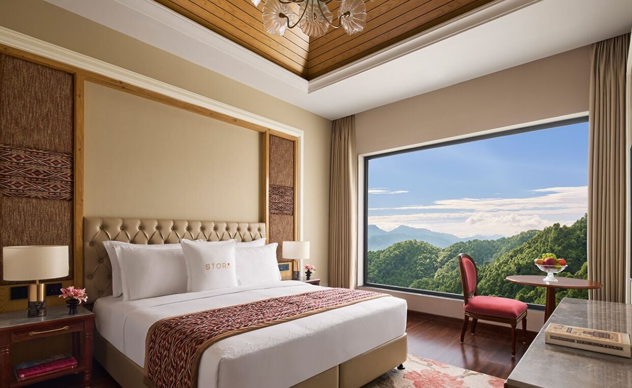 Deluxe Room, 1 King Bed, Mountain View | In-room safe, desk, laptop workspace, blackout curtains