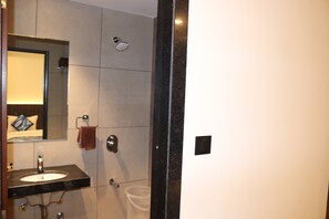 Royal Studio | Bathroom