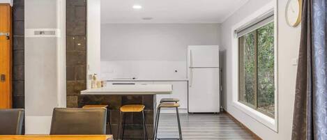 Refrigerador, horno, parrilla de estufa y lavavajillas