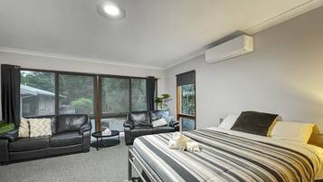 4 bedrooms, iron/ironing board, free WiFi, bed sheets