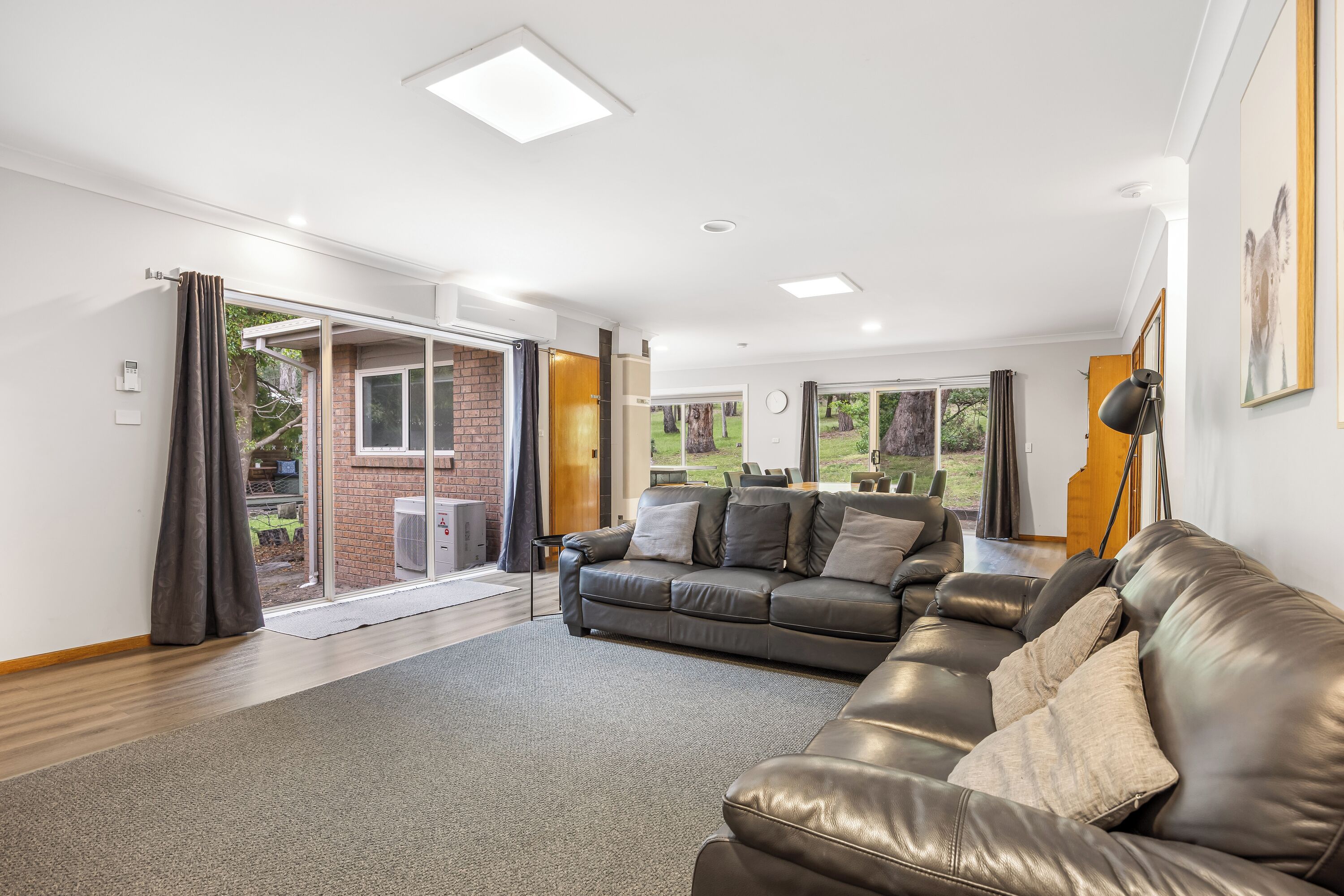 Smart-tv en een open haard