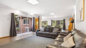 Smart-tv en een open haard