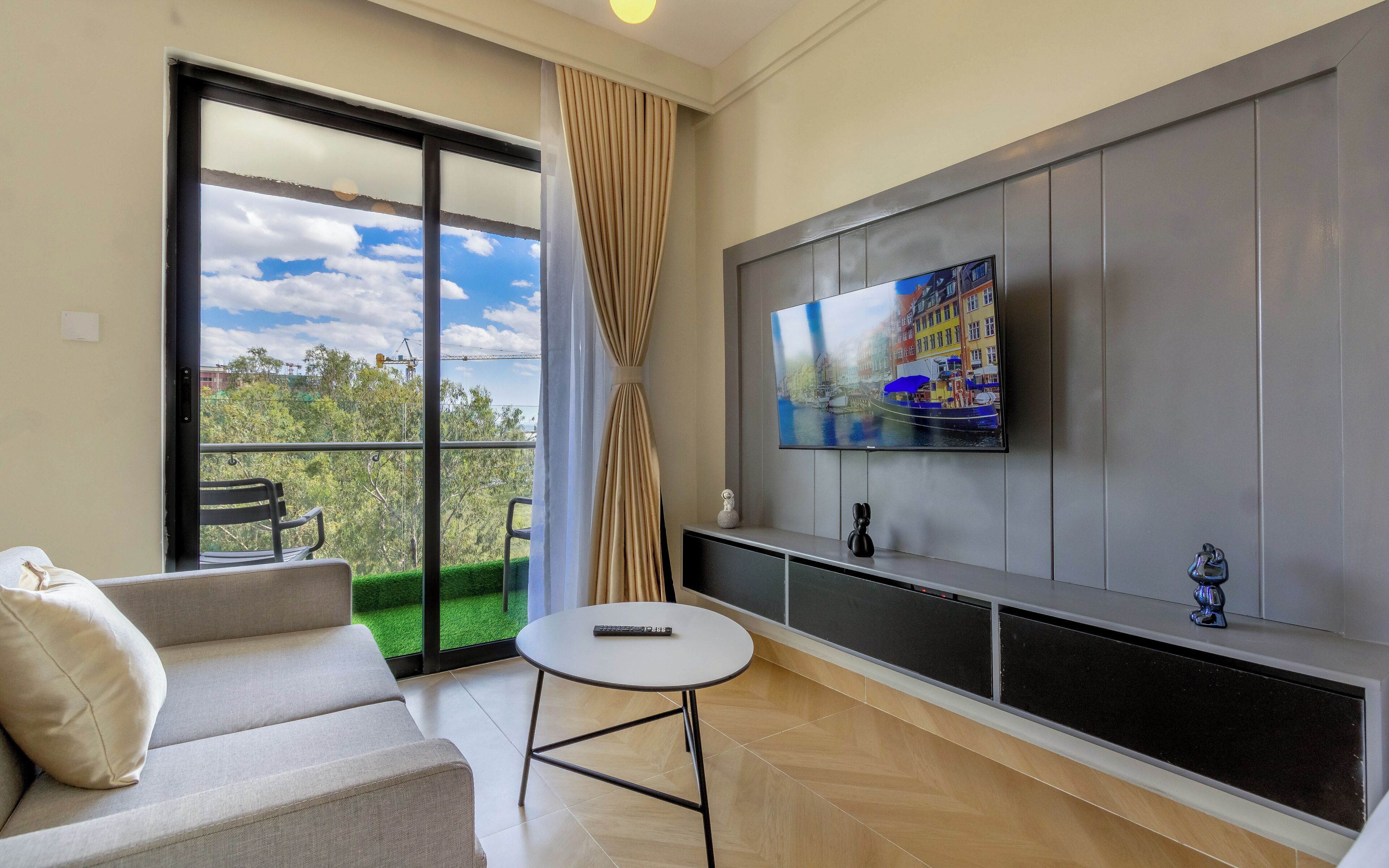 Iron/ironing board, free WiFi