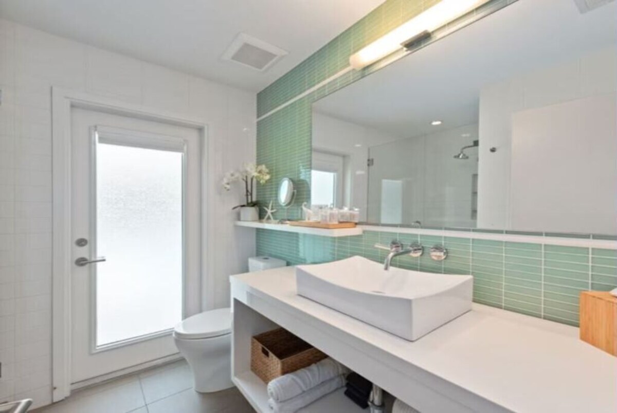 Photo 21 of Modern, Luxurious Villa in Park Shore w/Private Beach Access & Heated Pool