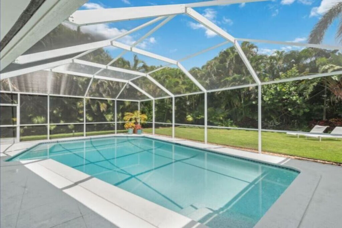 Photo 6 of Modern, Luxurious Villa in Park Shore w/Private Beach Access & Heated Pool