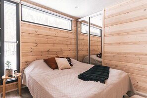 مكتب ومكواة/لوح كي وسرير سفر وواي فاي مجانًا