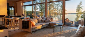 Luxury Waterfront Villa with a Private Jacuzzi