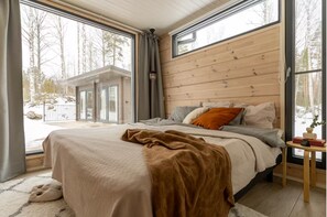 6 Schlafzimmer, Schreibtisch, Bügeleisen/Bügelbrett, Reisekinderbett