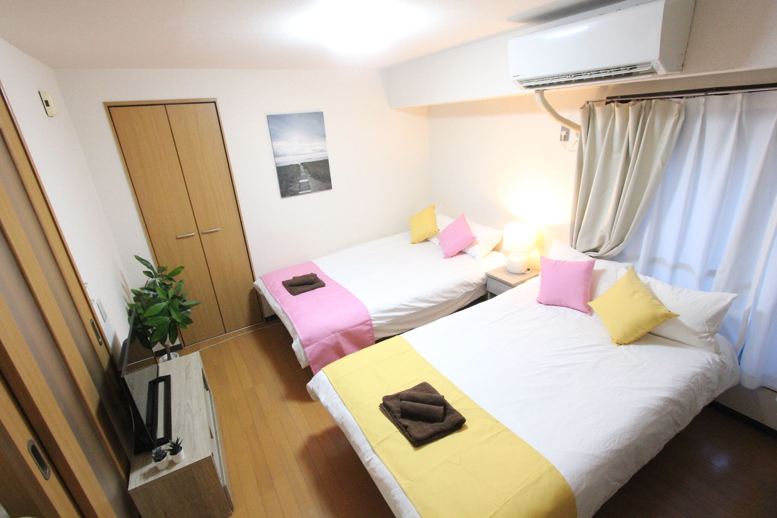 1 bedroom, bed sheets