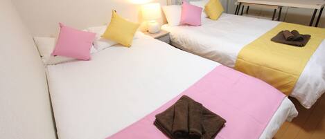 1 bedroom, bed sheets