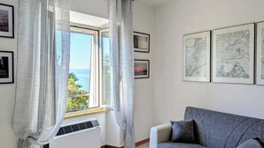 Living area - Vista lago - Self check-in h24 - Secret Hamlet (Monte del Lago)