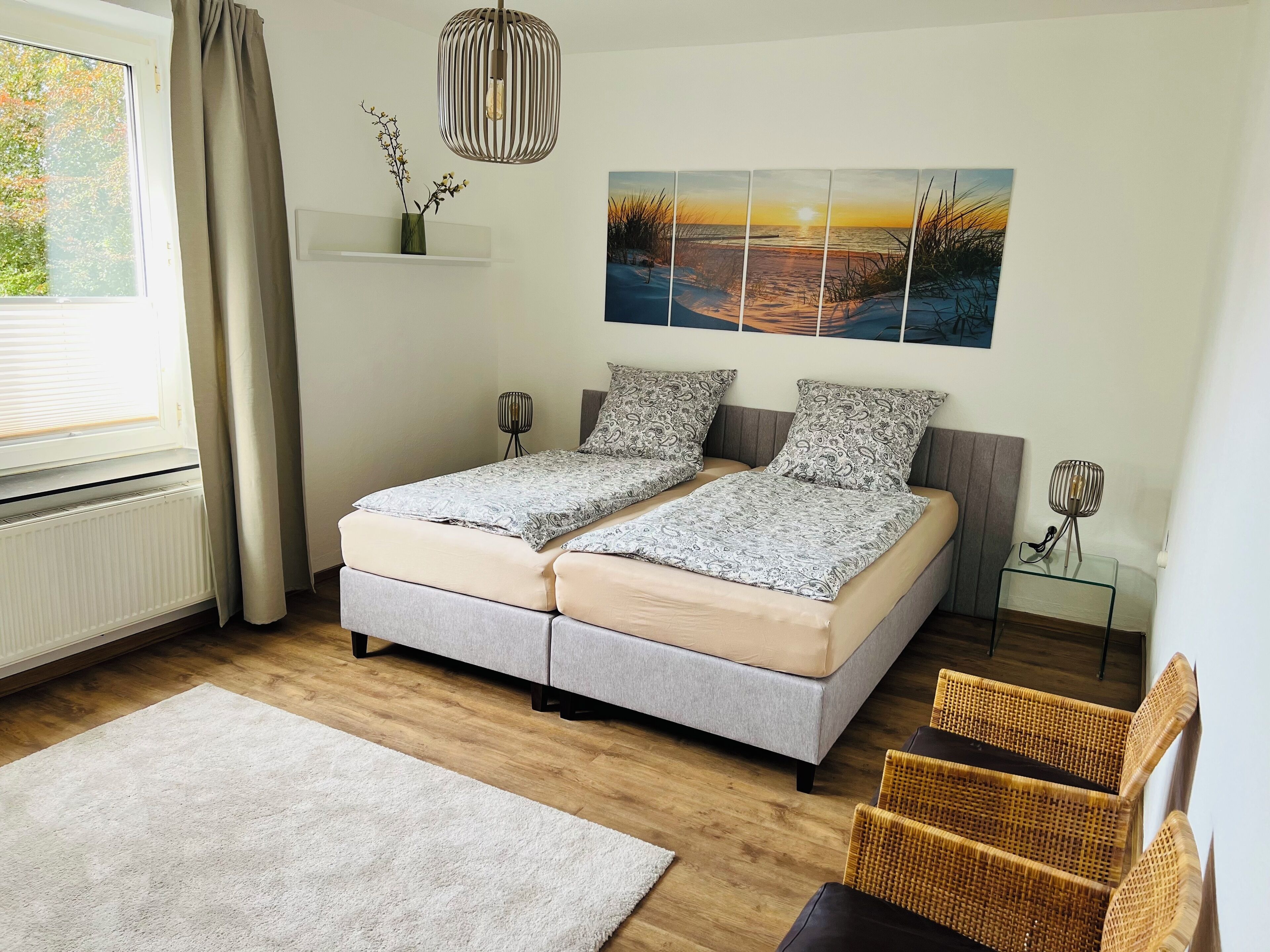2 bedrooms, travel crib, WiFi (free), bed sheets