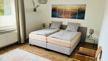 2 bedrooms, travel crib, WiFi (free), bed sheets