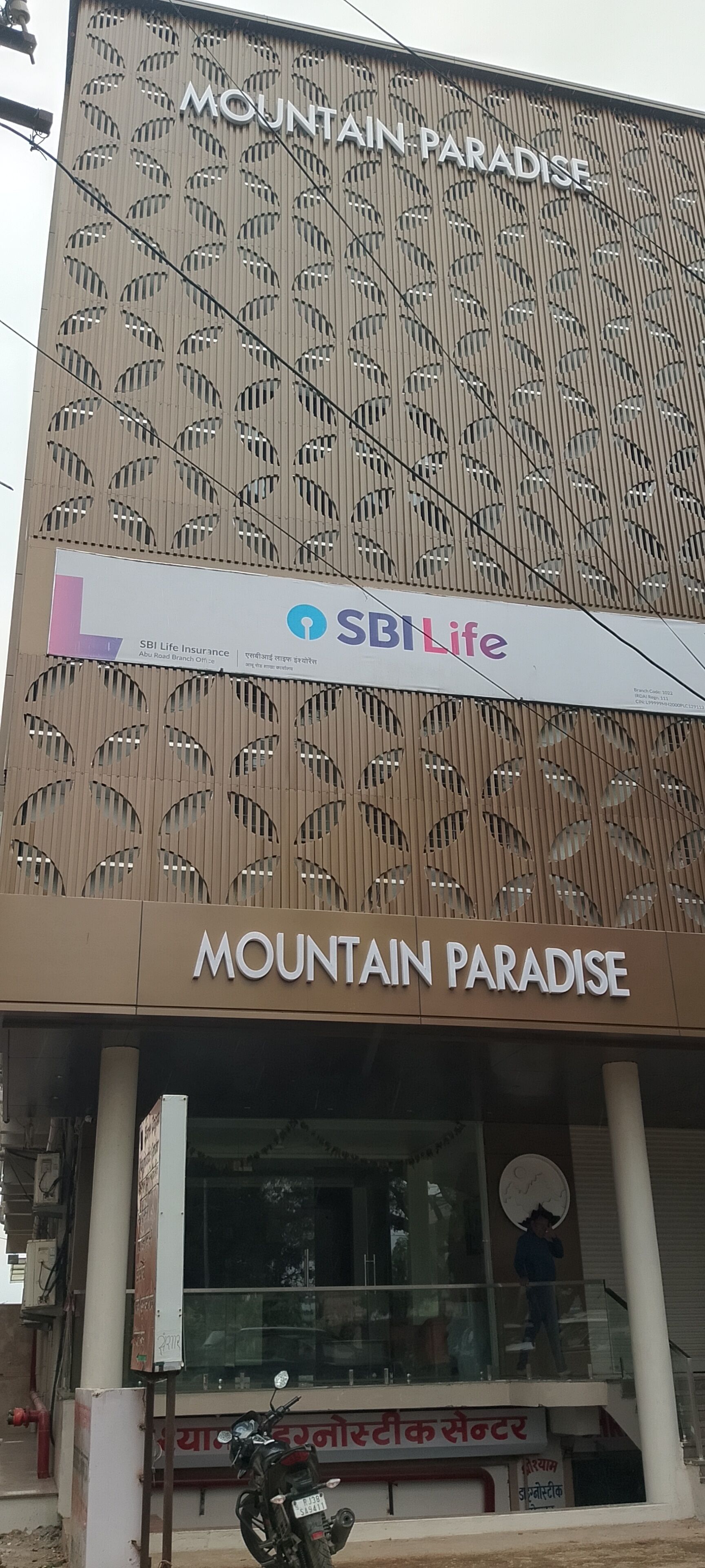 Vista frontal de la propiedad