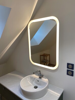 Interior - Large 4* gîte: sleeps 12, 6 bedrooms, 4 bathrooms, games room, garden (Laon)