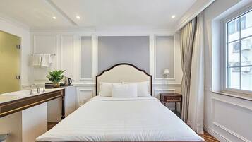 Deluxe Double Room, City View | Desk, laptop workspace, blackout drapes, soundproofing