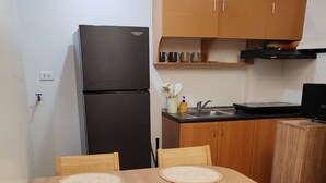 Apartment, 2 Schlafzimmer, eigener Pool | Speisen
