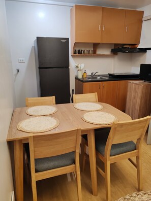 Apartamento, 2 habitaciones, piscina privada | Restauración
