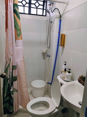 Apartamento, 2 habitaciones, piscina privada | Baño
