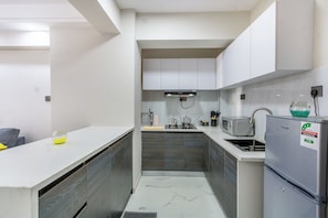 شقة عادية | مطبخ خاص