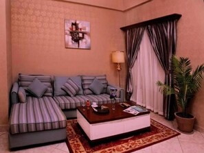 Apartment, 3 Bedrooms | Blackout drapes, iron/ironing board