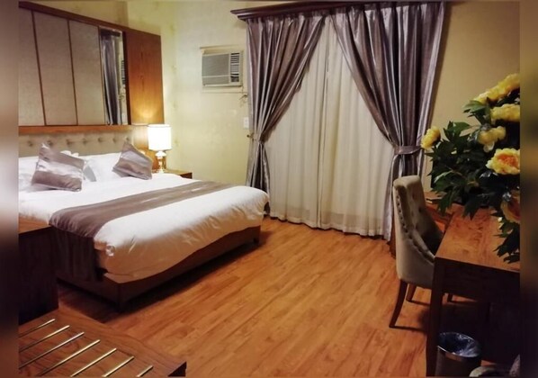 Apartment, 1 Bedroom | Blackout curtains, iron/ironing board