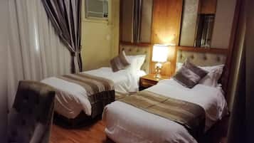 Departamento, 3 habitaciones | Cortinas blackout y tabla de planchar con plancha