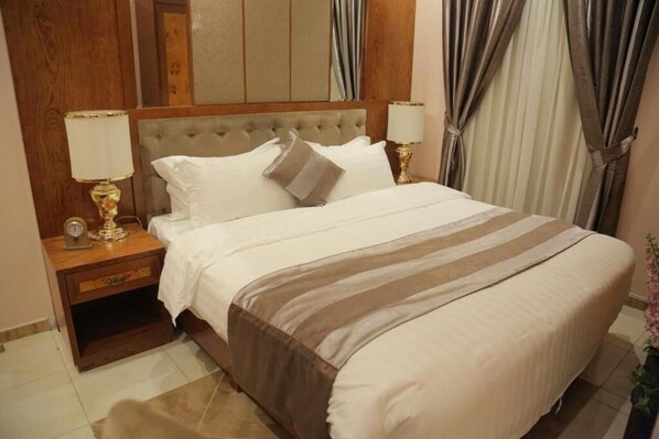 Apartment, 3 Bedrooms | Blackout drapes, soundproofing, iron/ironing board