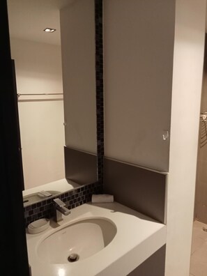 Apartment, Balcony, Mountain View | Bilik Mandi