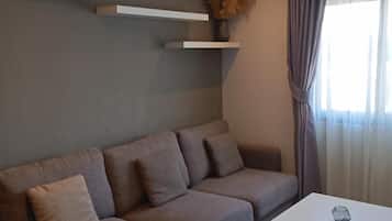 อพาร์ทเมนท์, ระเบียง, วิวภูเขา | บริเวณนั่งเล่น