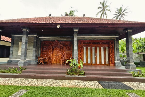 Deluxe-huvila, näköala puutarhaan | Terassi/patio