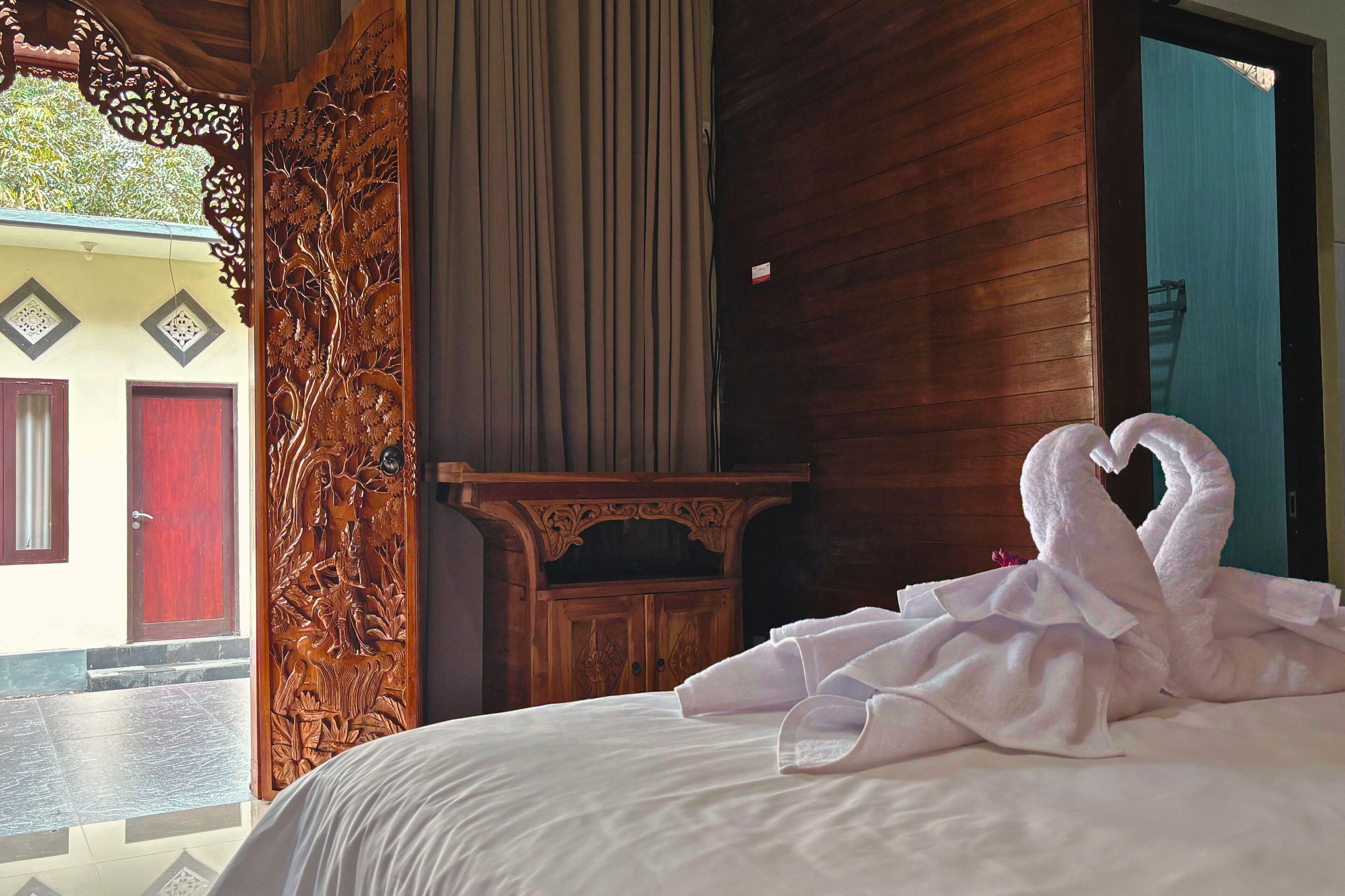 WiFi (無料)、ベッドシーツ