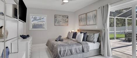 Escritorio, tabla de planchar con plancha, cuna de viaje y wifi gratis