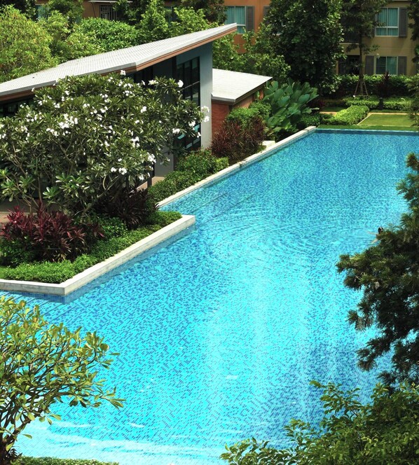 Condo, 2 habitaciones, con acceso para personas discapacitadas, vista a la ciudad | Alberca | Alberca al aire libre 