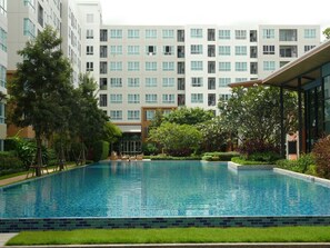 Appart'hôtel, 2 chambres, accessible aux personnes à mobilité réduite, vue ville | Piscine | Piscine extérieure