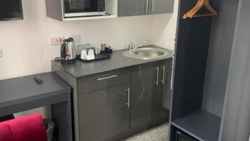 Apartment, 1 Bedroom, Smoking | Interior