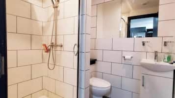 Apartment, 1 Bedroom, Smoking | Bathroom