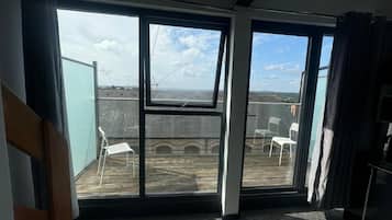 Apartment, 1 Bedroom, Smoking, Balcony | Interior