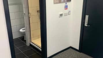 Apartment, 1 Bedroom, Smoking, Balcony | Bathroom