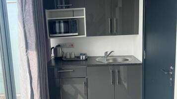 Apartment, 1 Bedroom, Smoking, Balcony | Interior