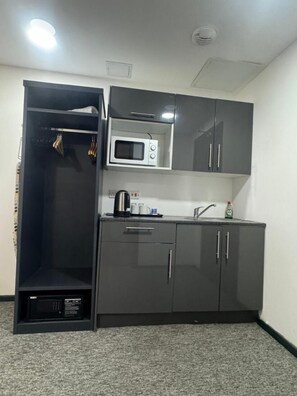 Apartment, 1 Bedroom, Smoking, Balcony | Private kitchen - Kick Back Relax Stylish Space With Balcony (Nottingham)