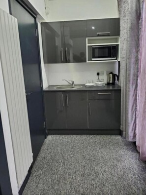 Apartment, 1 Bedroom, Smoking, Balcony | Interior