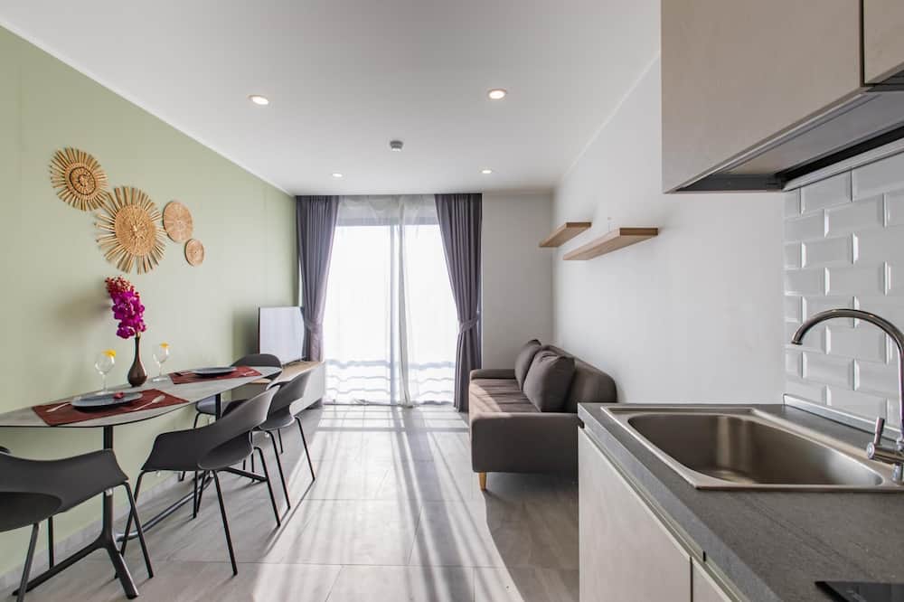 Modern Condo - 1BR & Office T3-528