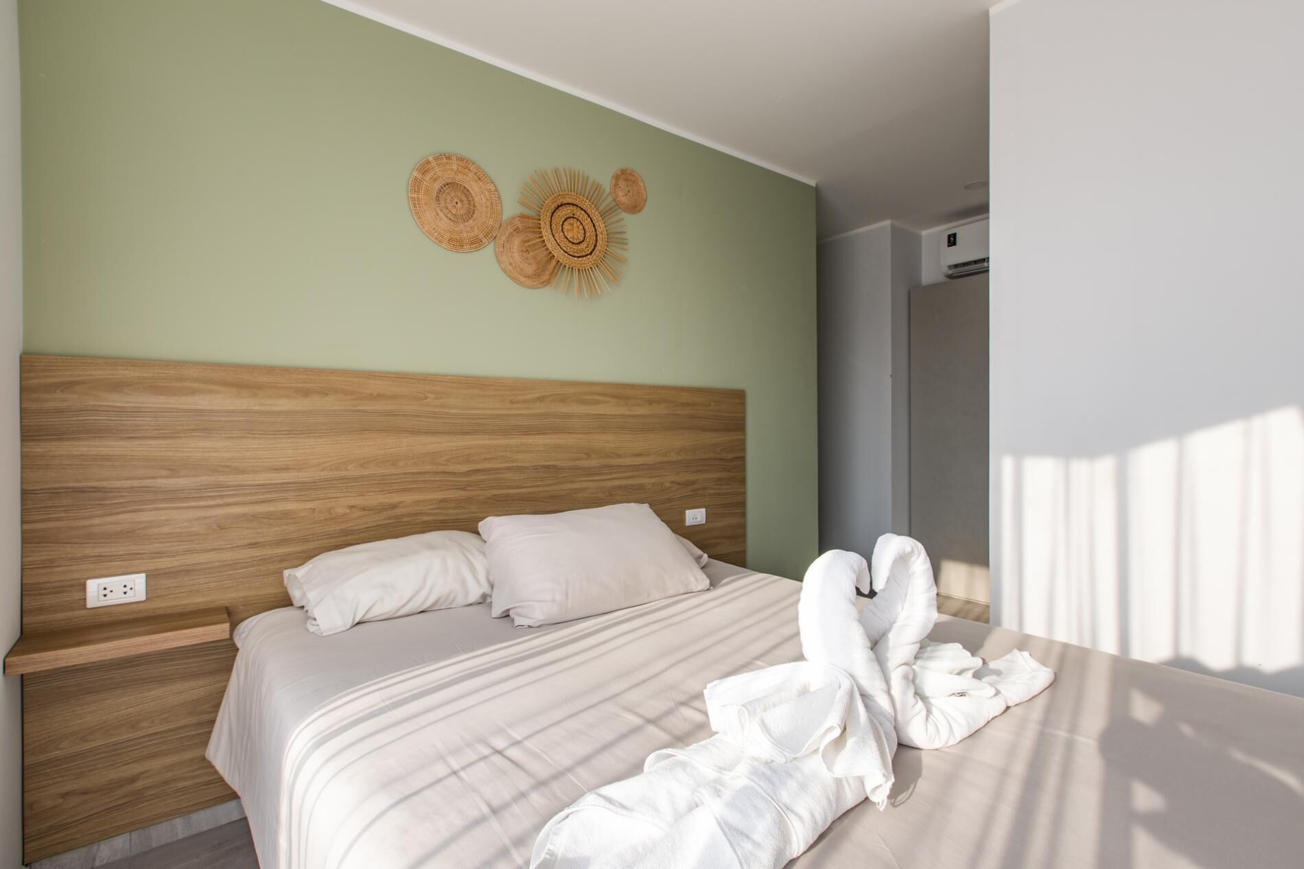 Apartamento, 1 habitación, balcón, vistas a la montaña | Caja fuerte, cortinas opacas, tabla de planchar con plancha