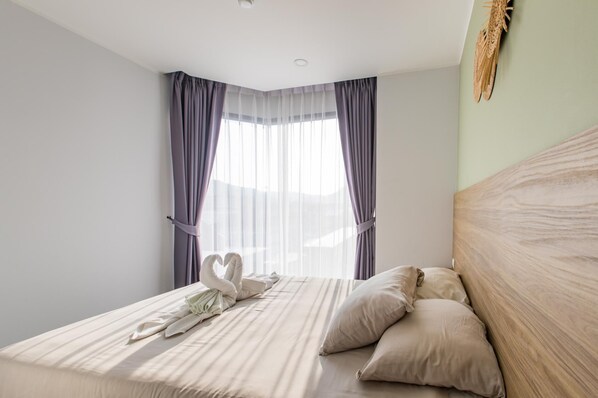 Apartamento, 1 quarto, sacada, vista para a montanha | Cofres nos quartos, cortinas blackout, ferros/tábuas de passar roupa