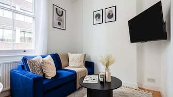 Een smart-tv en een kantoor