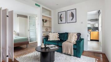 Een smart-tv en een kantoor