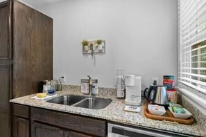 Cookware/dishes/utensils