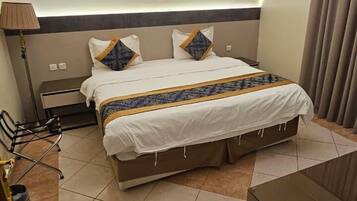 Deluxe dubbelrum - utsikt mot staden | Strykjärn/strykbräda och gratis wi-fi