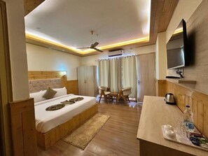 Standard Room | Free WiFi - The Chail Pine Orchard Resort (Chail)